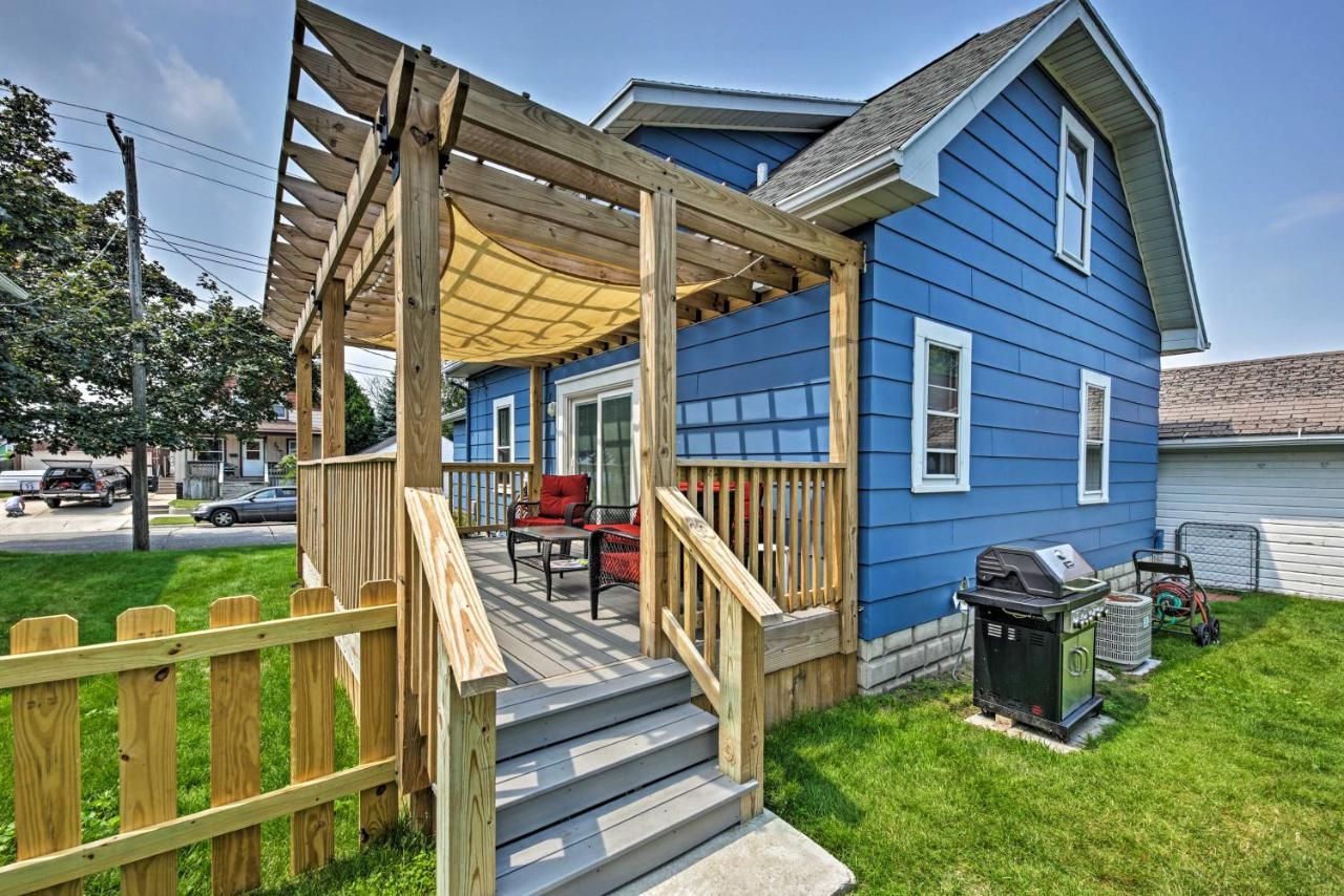 Anias Retreat With Deck Walk To Lake Michigan! Two Rivers Bagian luar foto
