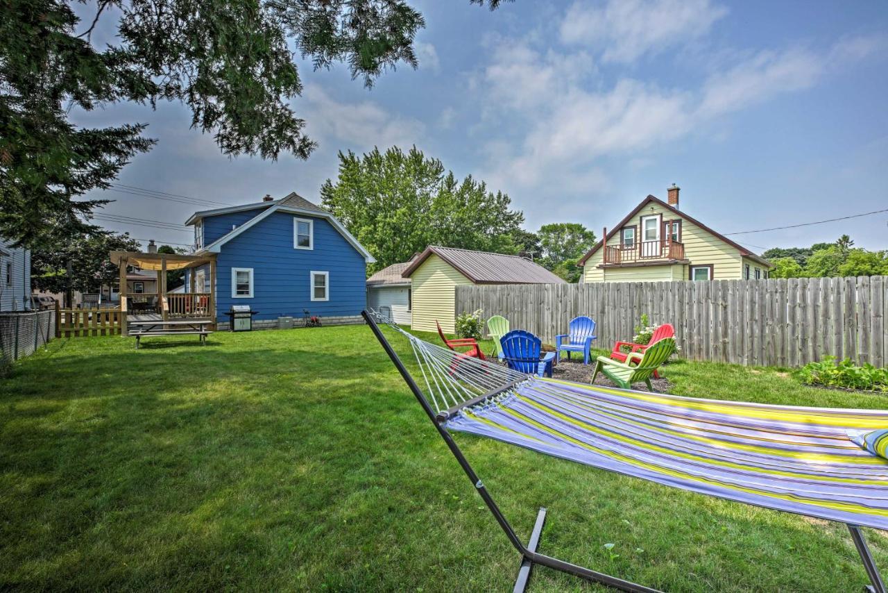 Anias Retreat With Deck Walk To Lake Michigan! Two Rivers Bagian luar foto