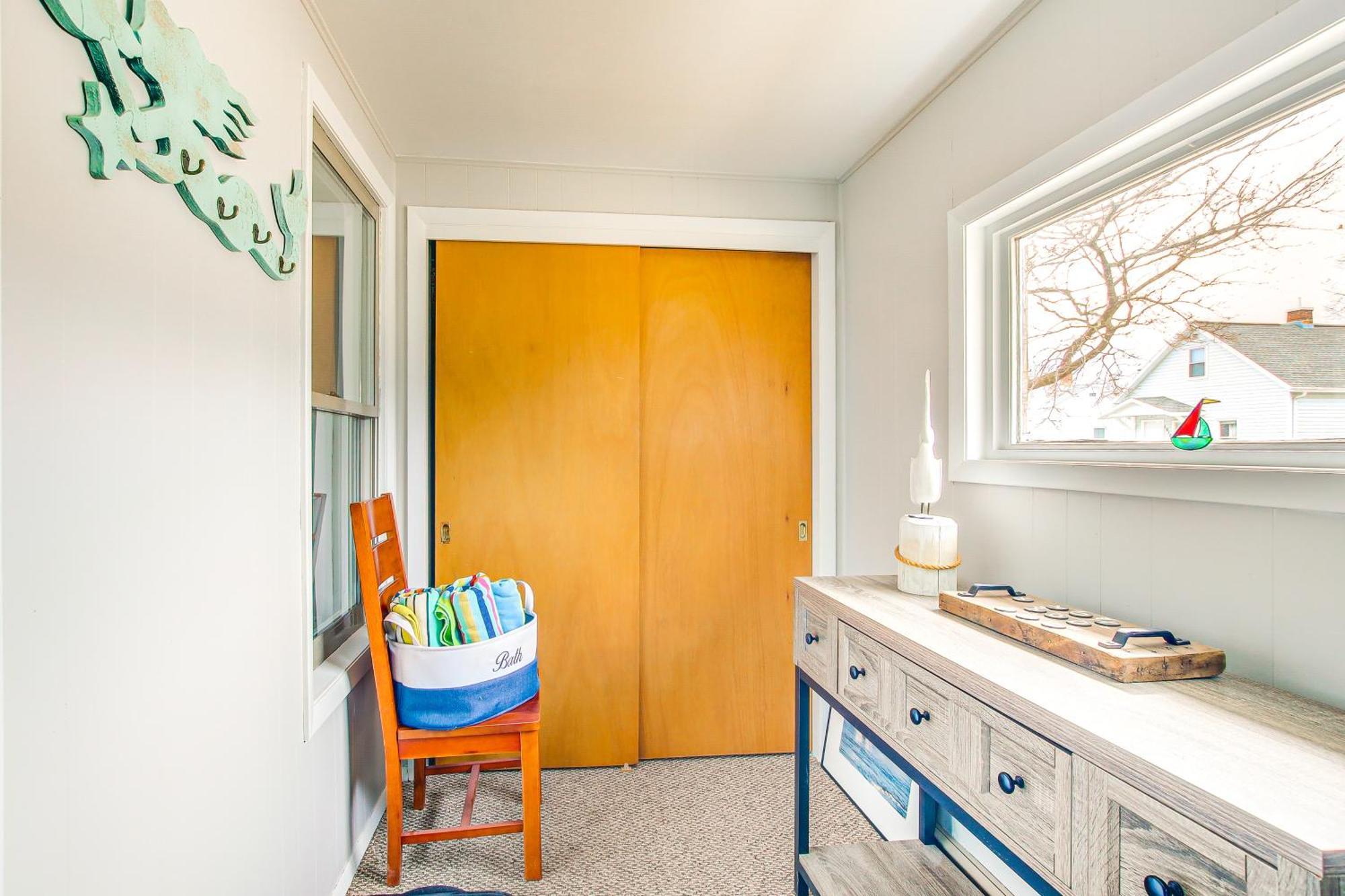 Anias Retreat With Deck Walk To Lake Michigan! Two Rivers Bagian luar foto