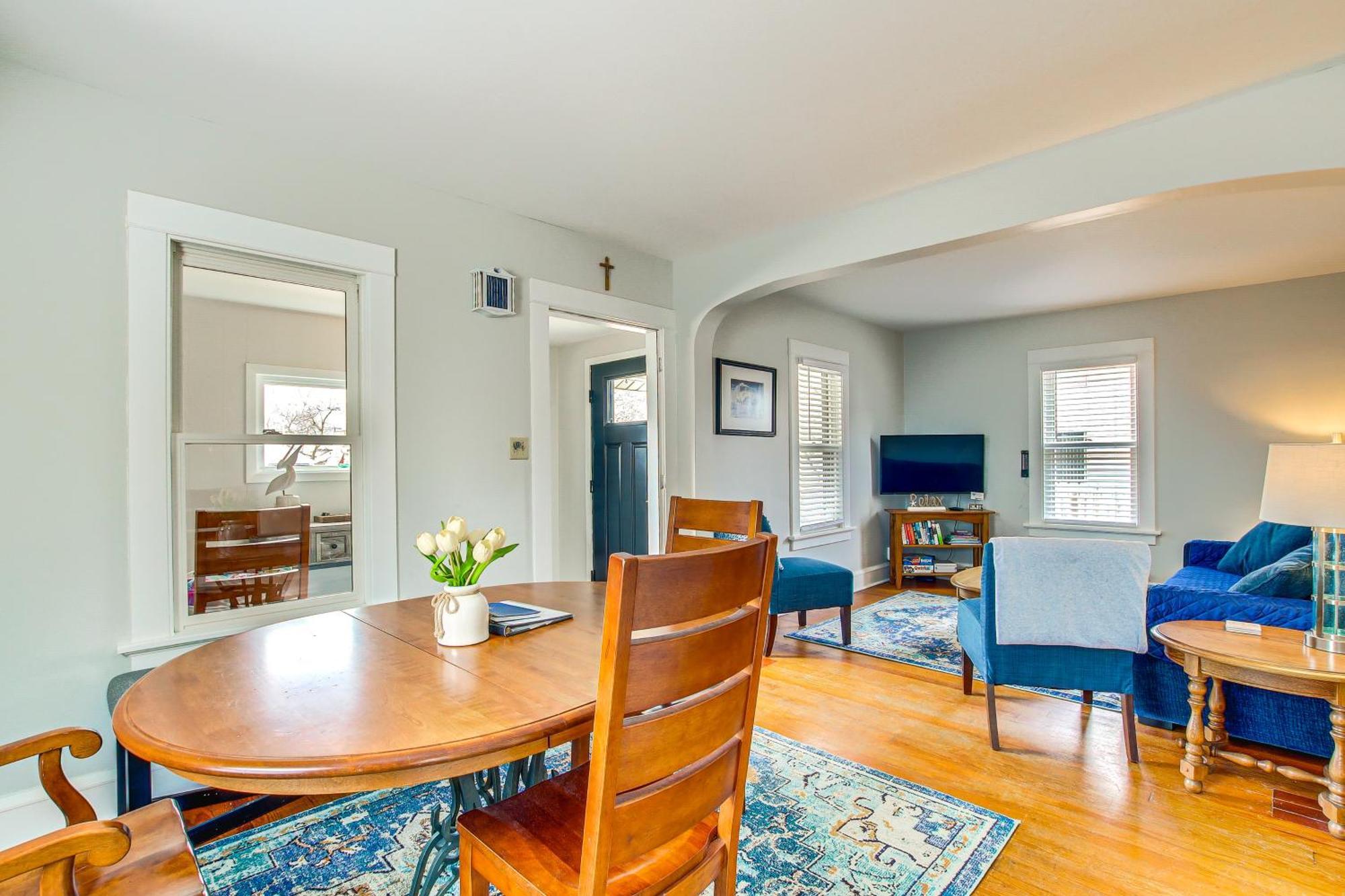 Anias Retreat With Deck Walk To Lake Michigan! Two Rivers Bagian luar foto