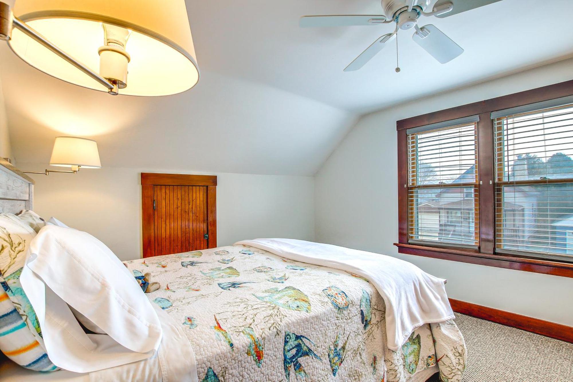 Anias Retreat With Deck Walk To Lake Michigan! Two Rivers Bagian luar foto